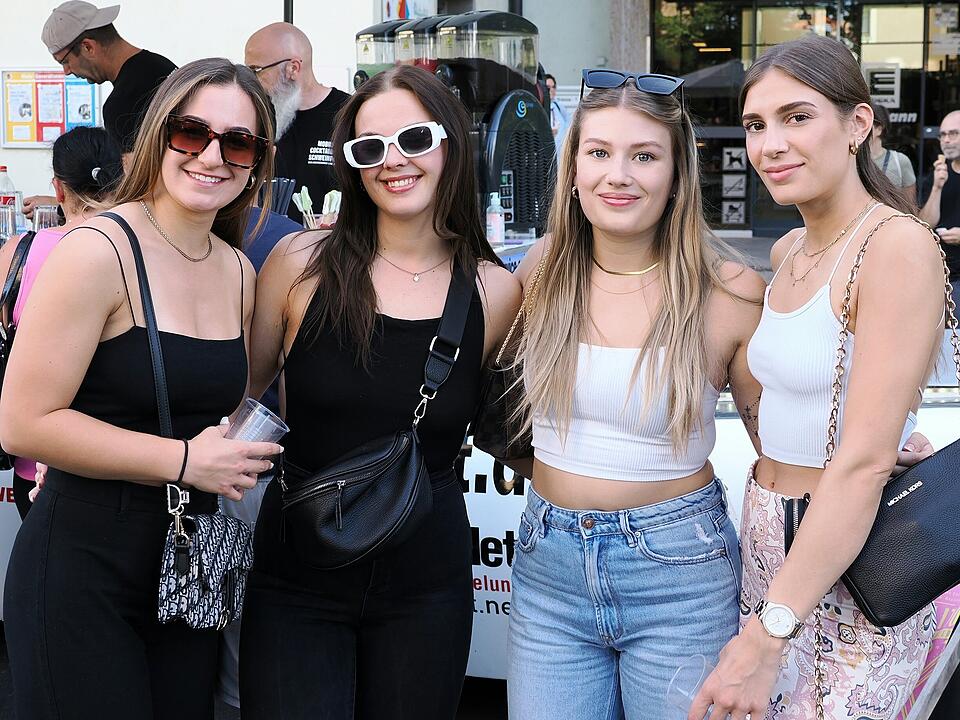 Burger, BBQ und Spezialitäten aus verschiedenen Ländern!