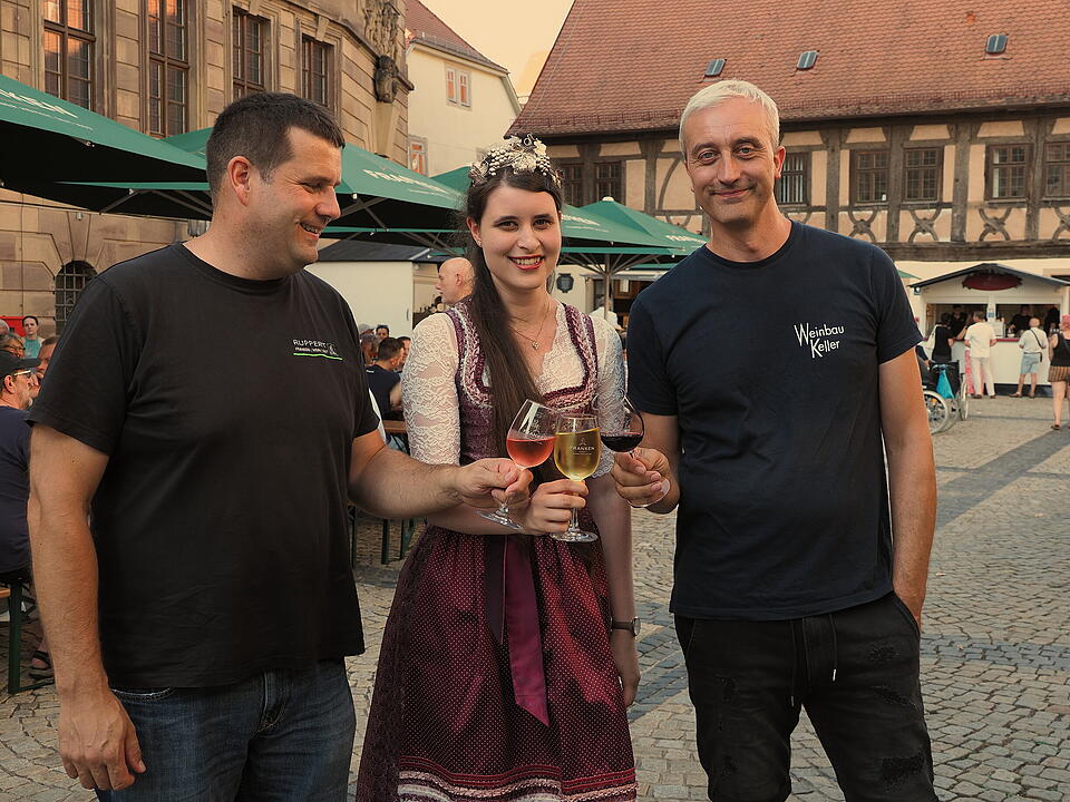 Das Weinfest zieht tausende Besucher an.