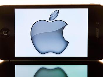 Offenbar hat sich Apple bei großen Kreditkartenanbietern die nötige Unterstützung für ein Bezahlsystem geholt. Foto: Sebastian Kahnert,dpa