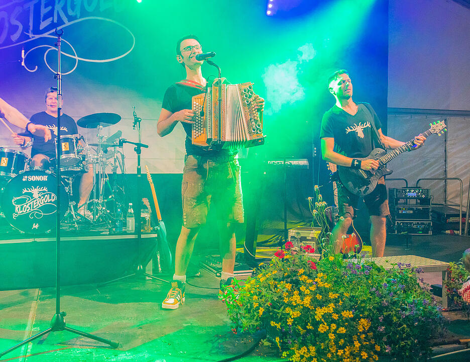 Am Samstagabend spielte die Band "Klostergold".