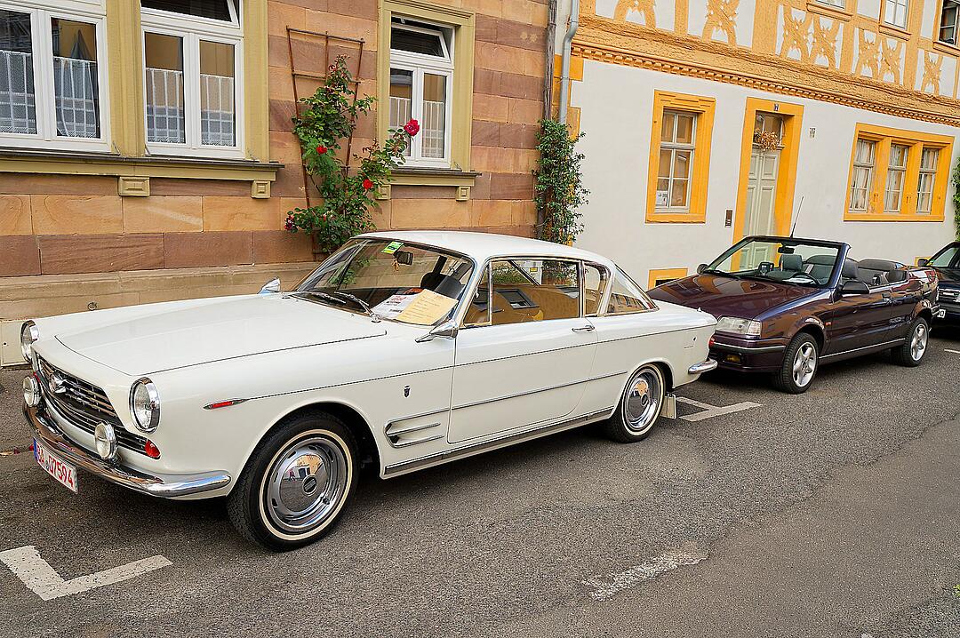 Historische Automobile und Motorräder