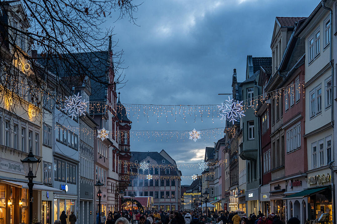 Die Innenstadt wird wunderschön erleuchtet.