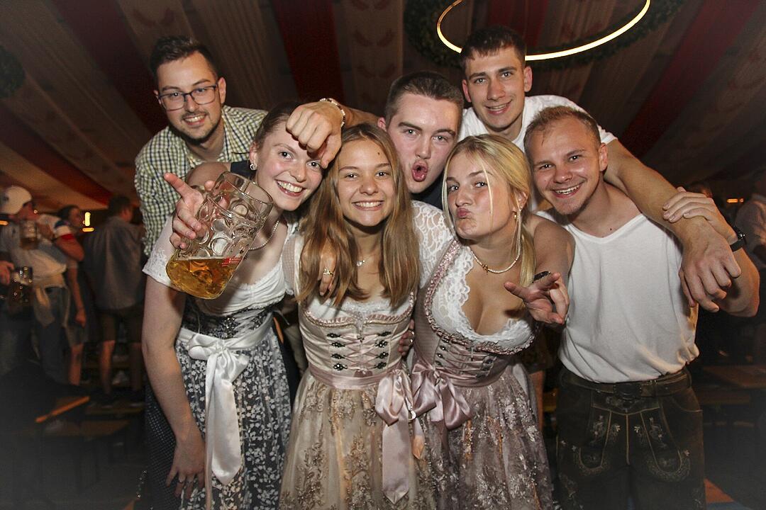 Es spielten die "Kasendorfer Musikanten" und "Die Wilderer".