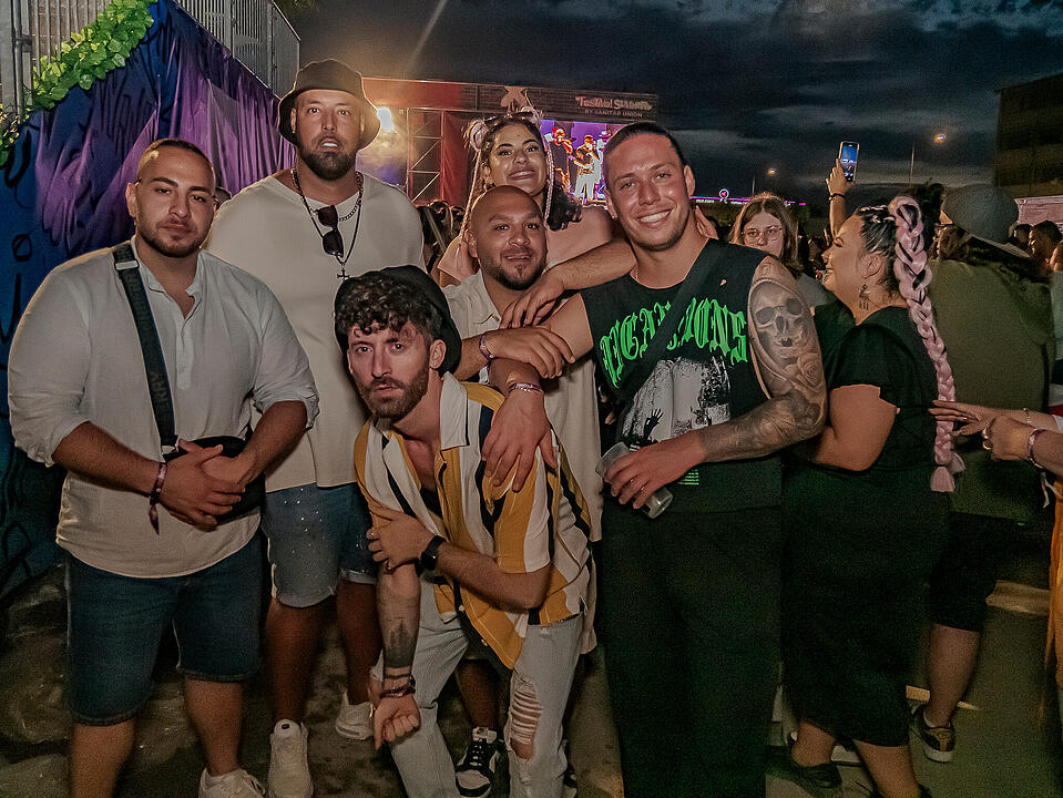 Mit internationalen und nationalen Live-Acts!