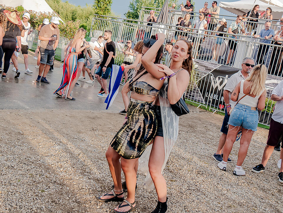 Mit internationalen und nationalen Live-Acts!