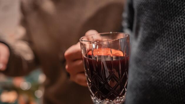 Wärmend und aromatisch schmecken Glühweine vom Winzer.