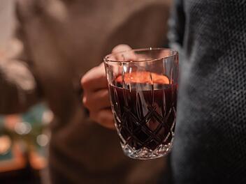 Wärmend und aromatisch schmecken Glühweine vom Winzer.