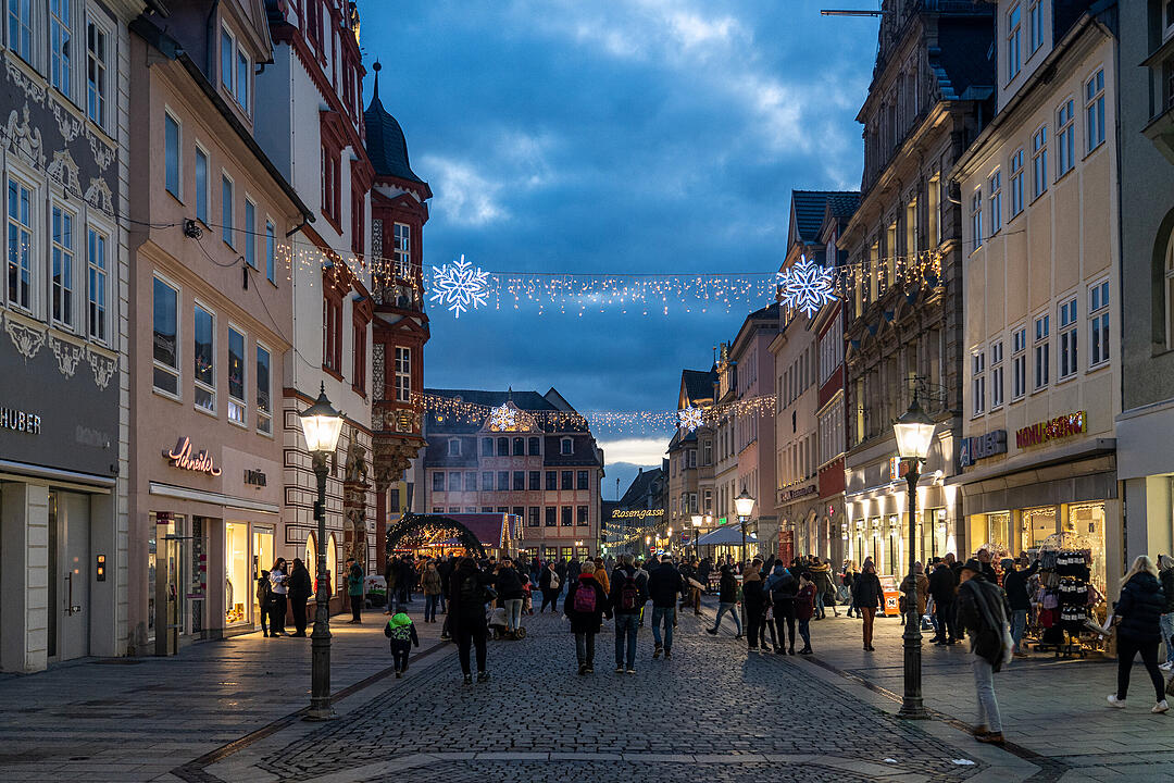 Die Innenstadt wird wunderschön erleuchtet.