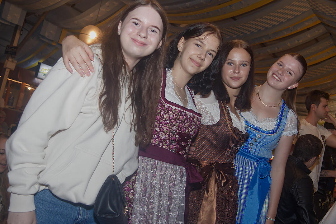 Beste Stimmung beim zweitgrößten Volksfest Bayerns