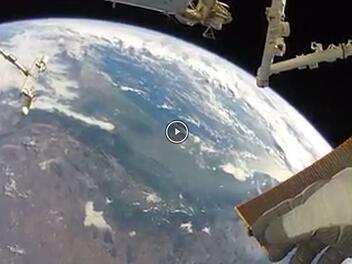 Ein Astronaut der NASA hat seinen Außeneinsatz an der International Raumstation mit einer Helmkamera gefilmt. Hier die faszinierenden Bilder.  QUelle. NASA