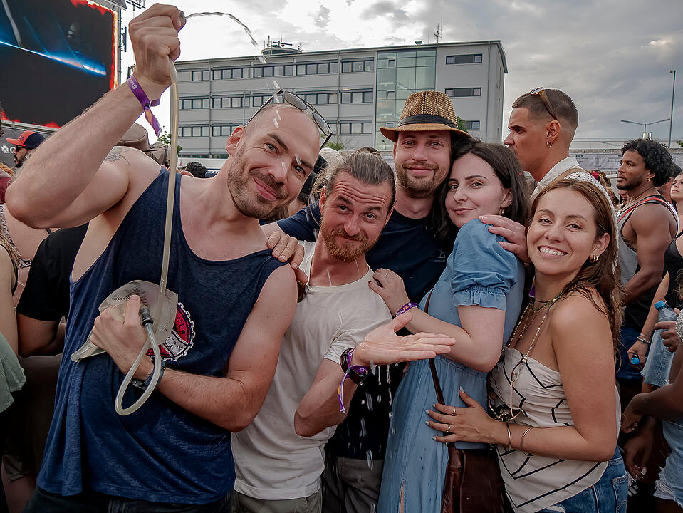 Mit internationalen und nationalen Live-Acts!