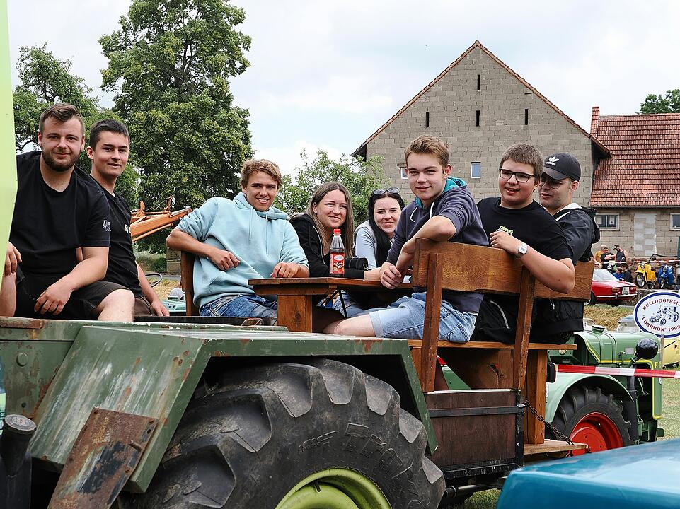 Oldtimer, US Cars, Traktoren und Motorräder.