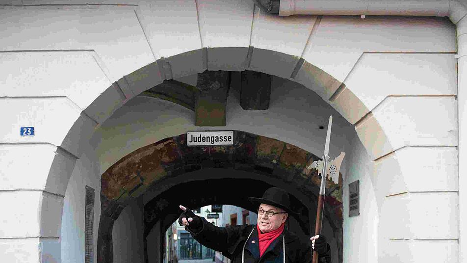 Der Trierer Nachtwächter führt durchs mittelalterliche Trier.