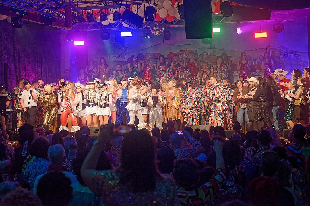 Motto: "Licht aus! Spot an! 70er Disco"