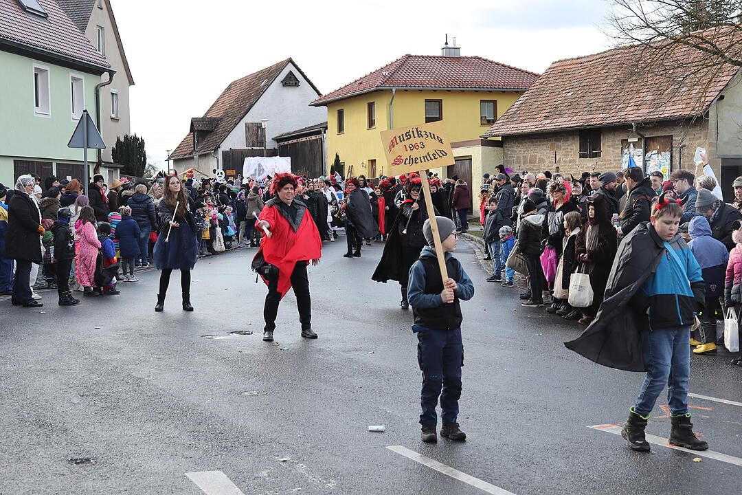 Die Hauptstrasse wurde zur Partymeile