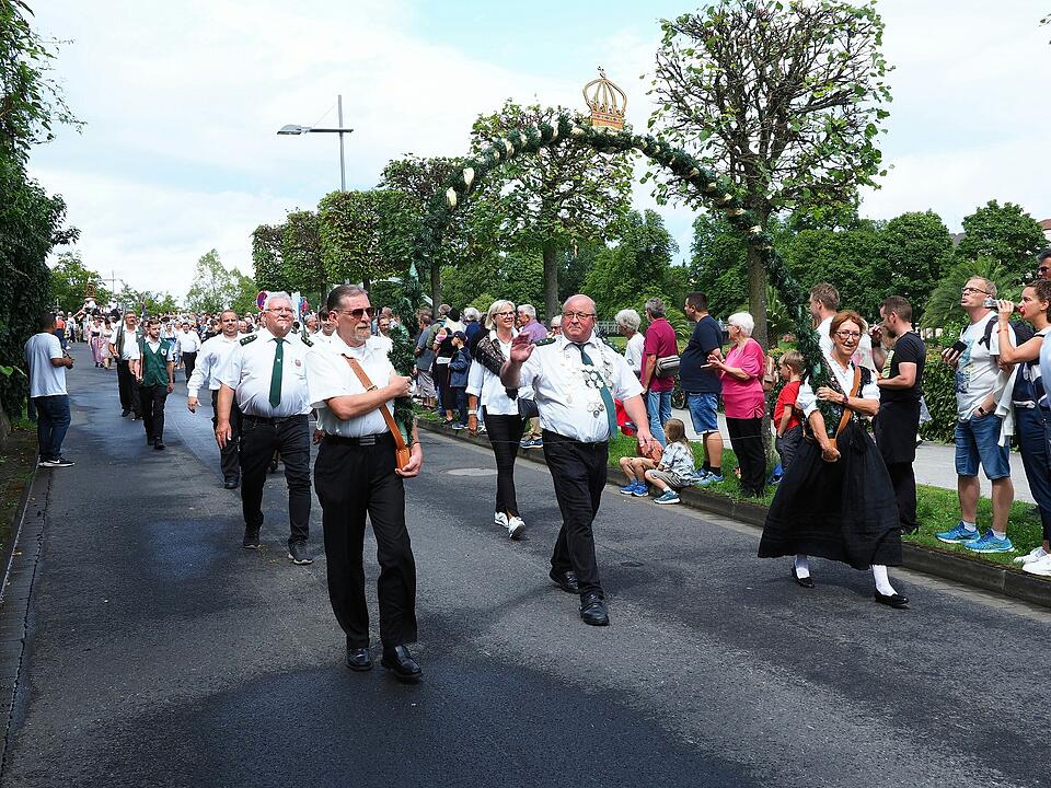Großer historischer Festzug durch Bad Kissingen!