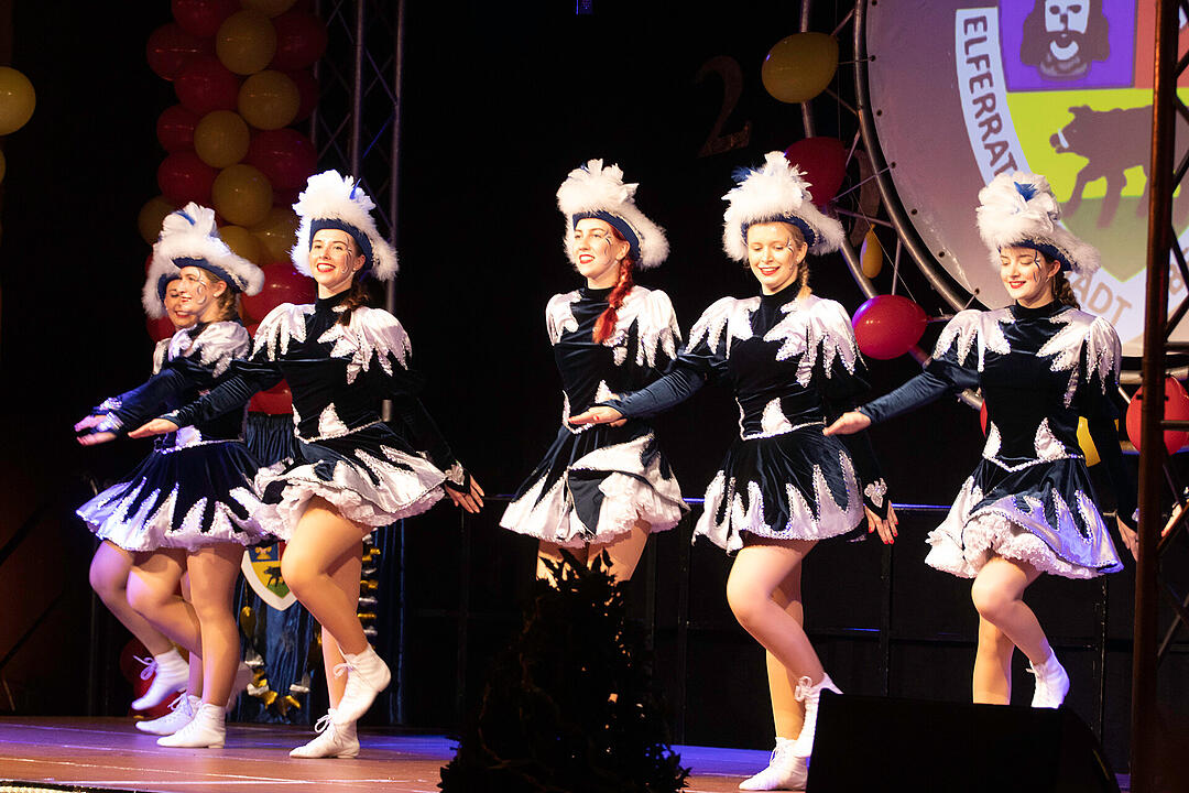 Viele Tanzgruppen, lustige Büttenreden und ein furioses Finale!