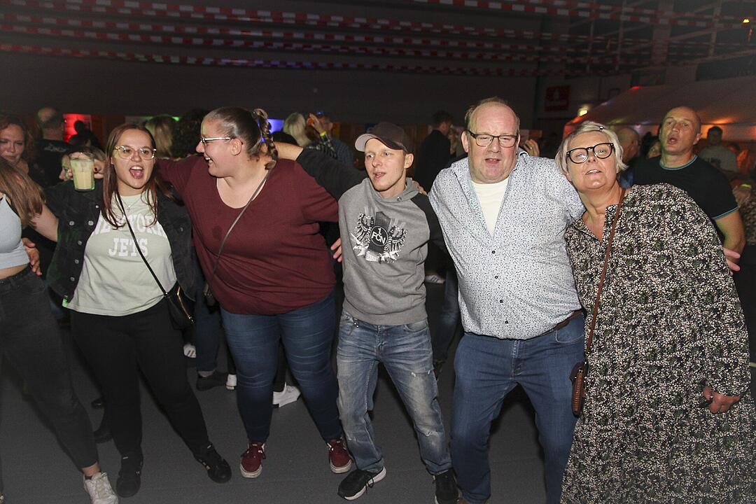 Es spielte die Partyband "Musik die3".