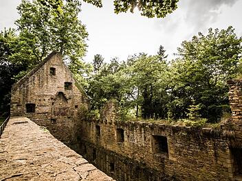 Auch als Ruine noch beindruckend ist Hildegards erstes Kloster auf dem Disibodenberg bei Bad Sobernheim.