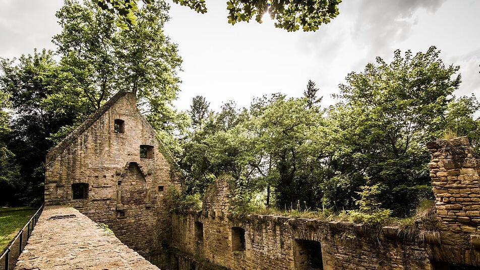 Auch als Ruine noch beindruckend ist Hildegards erstes Kloster auf dem Disibodenberg bei Bad Sobernheim.
