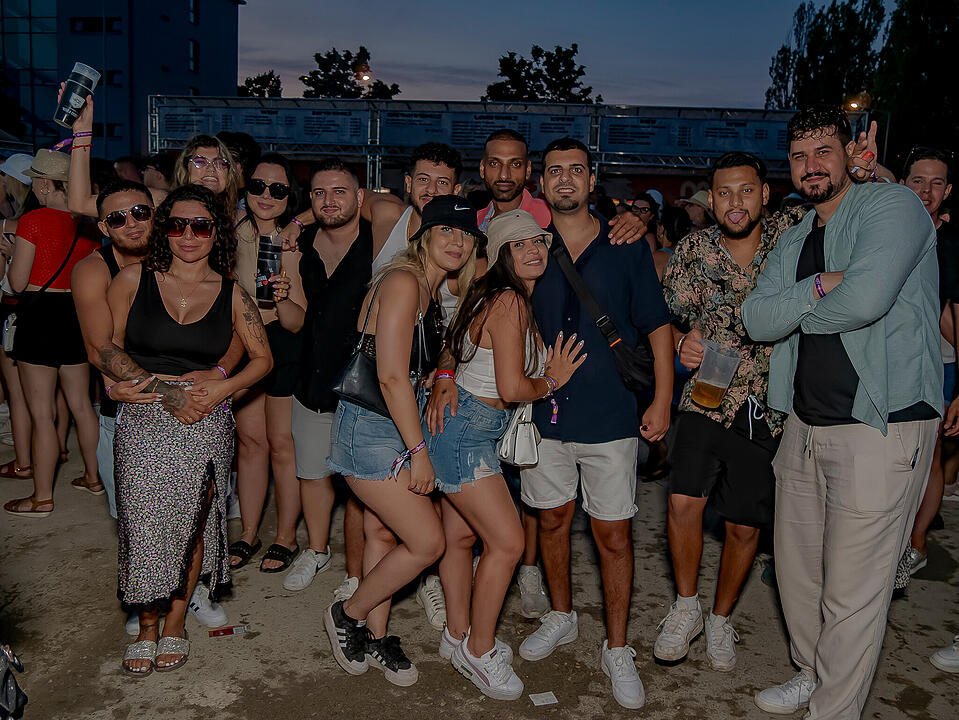 Mit internationalen und nationalen Live-Acts!