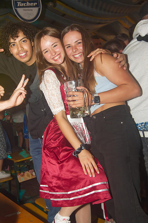 Beste Stimmung beim zweitgrößten Volksfest Bayerns