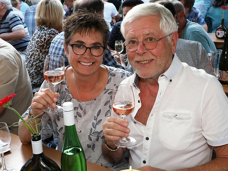 Authentische Saaletal-Weine, Spitzen-Bands und kulinarische Köstlichkeiten.