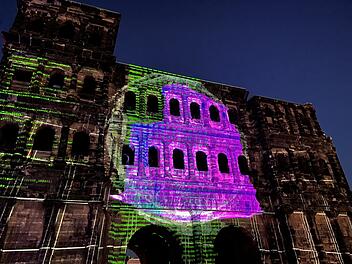 Im Mittelpunkt der Illuminale 2021: die Porta Nigra, das Wahrzeichen von Trier.