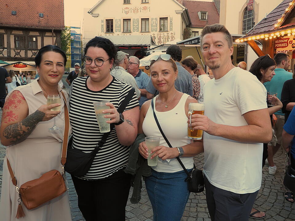Das Weinfest zieht tausende Besucher an.