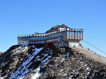 Der Skizirkus in den Alpen wollte einst hoch hinaus: Das Berghotel Grawand im Schnalstal steht wie ein Denkmal für die Goldgrube im ewigen Eis.