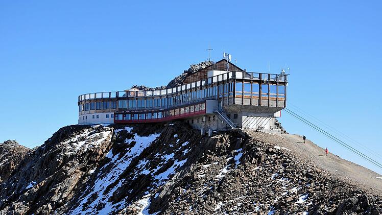 Der Skizirkus in den Alpen wollte einst hoch hinaus: Das Berghotel Grawand im Schnalstal steht wie ein Denkmal für die Goldgrube im ewigen Eis.