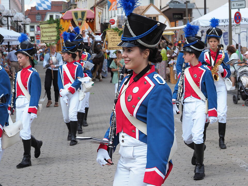 Großer historischer Festzug durch Bad Kissingen!