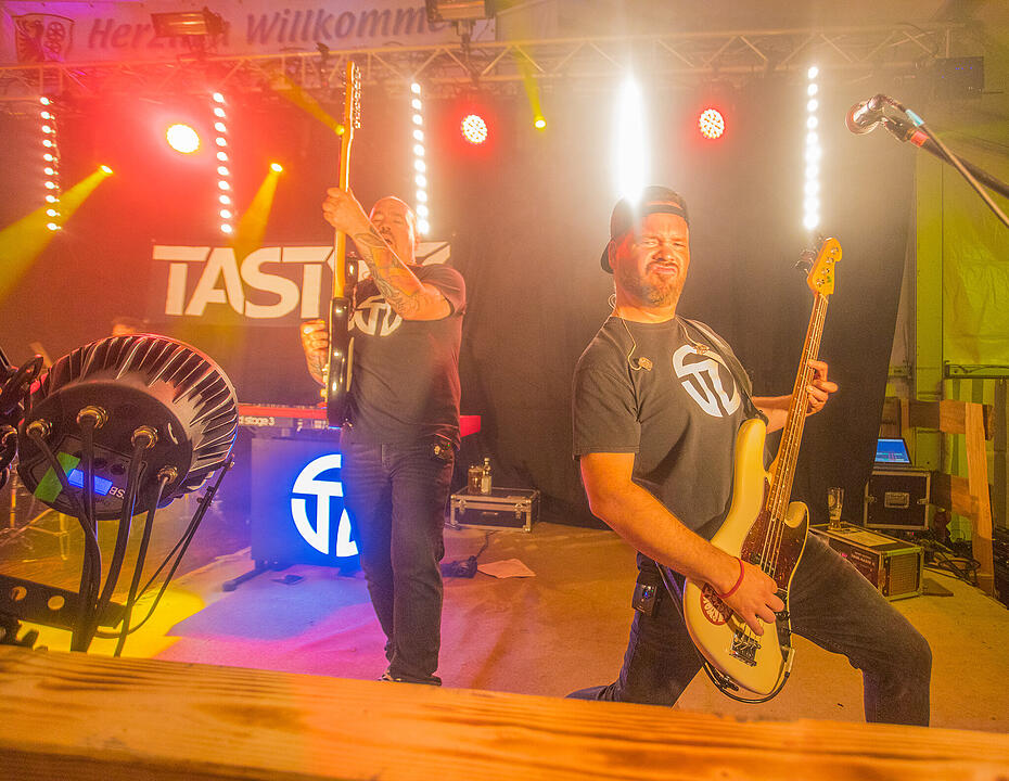 Die Cover- und Partyband "Tasty 7" spielten am Samstag.
