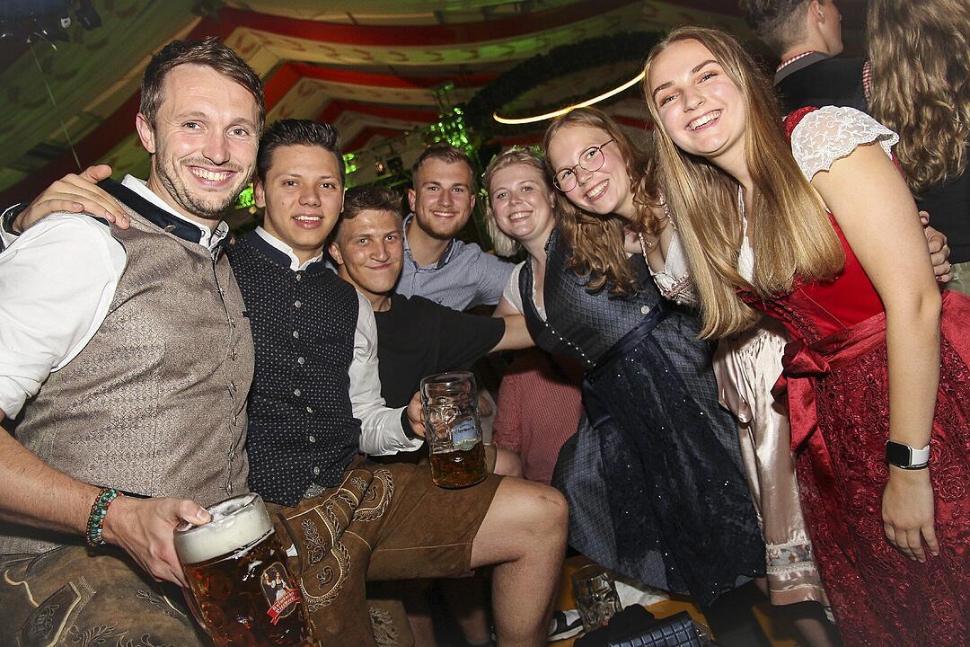 Es spielten die "Kasendorfer Musikanten" und "Die Wilderer".
