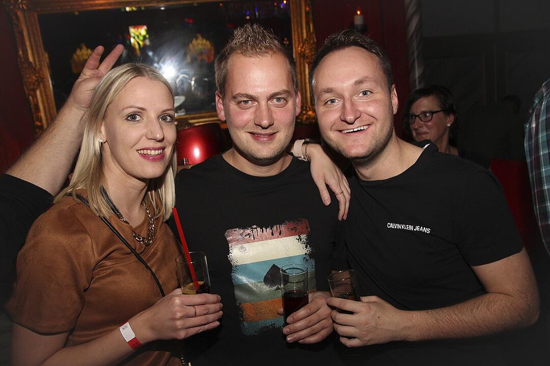 Volles Haus, erwachsene Partypeople und eine ausgelassene Feier!