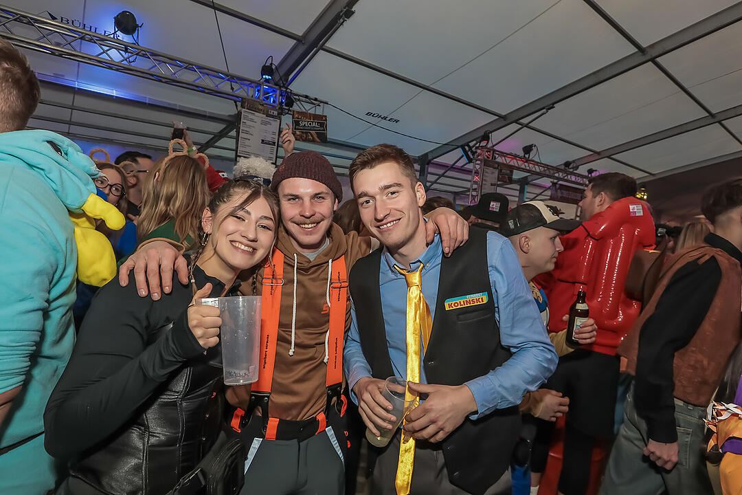 Im großen Festzelt wurde richtig gefeiert!