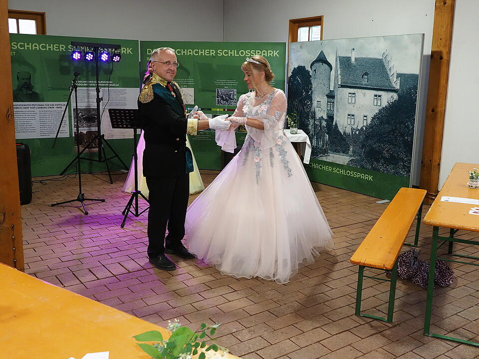 Themenführungen, Kreativangebote und Live-Musik