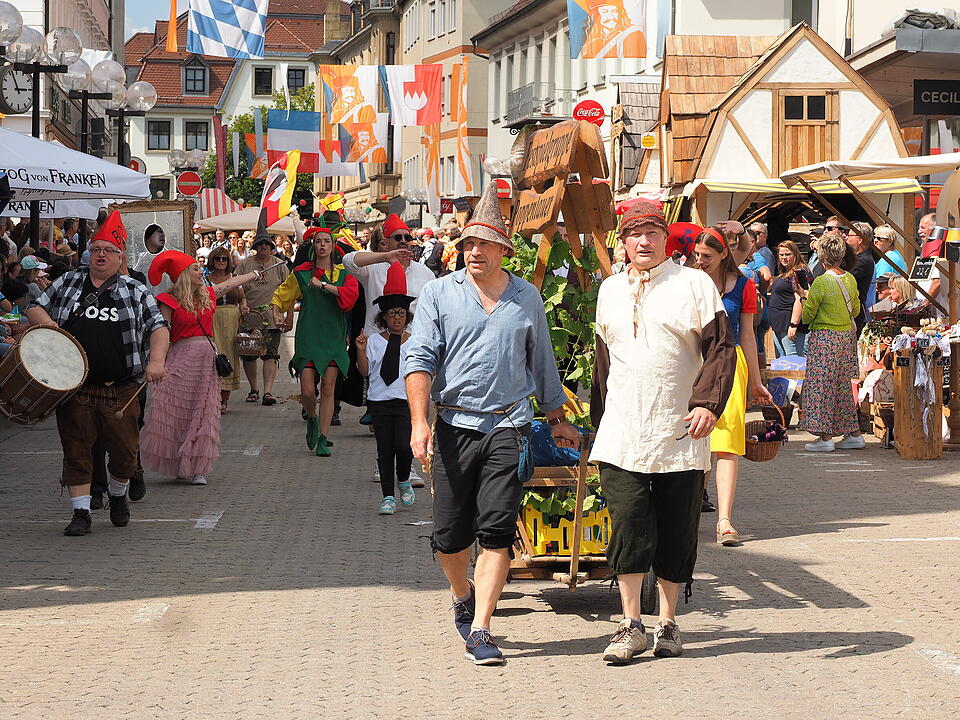 Großer historischer Festzug durch Bad Kissingen!