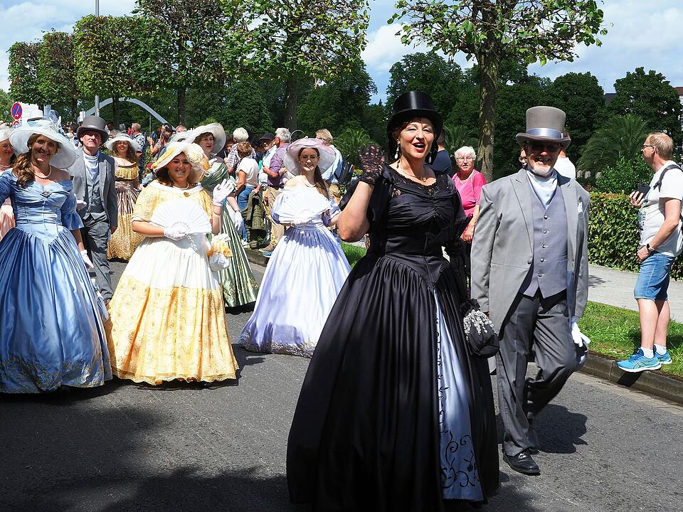 Großer historischer Festzug durch Bad Kissingen!