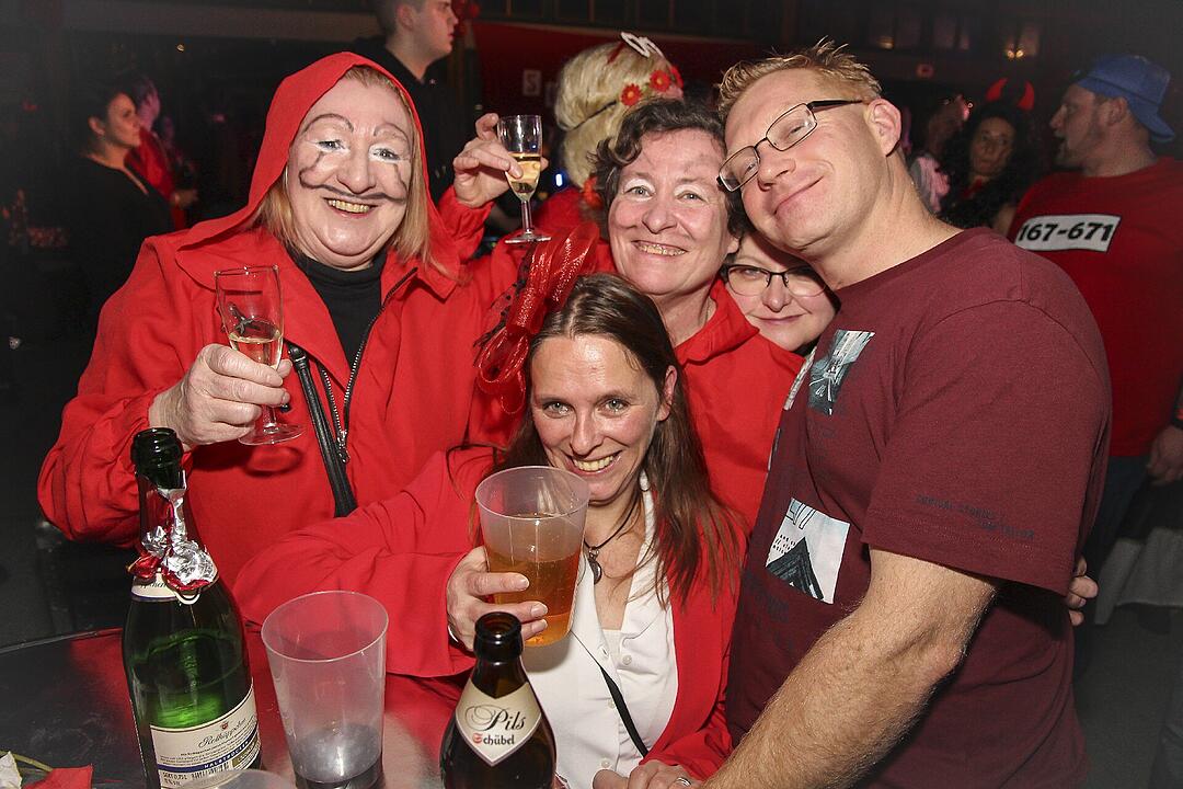 Faschingsparty vom Feinsten in der Stadthalle Stadtsteinach.