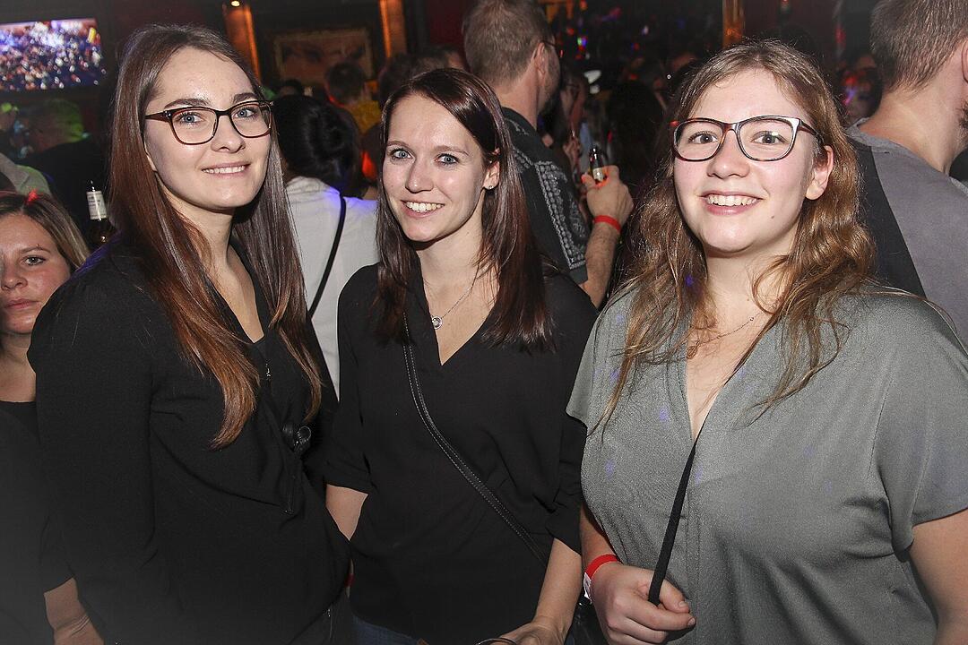 Volles Haus, erwachsene Partypeople und eine ausgelassene Feier!