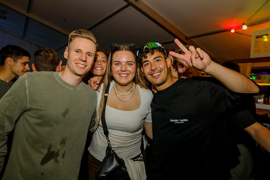 Partyzeltdorf mit 5 Areas!