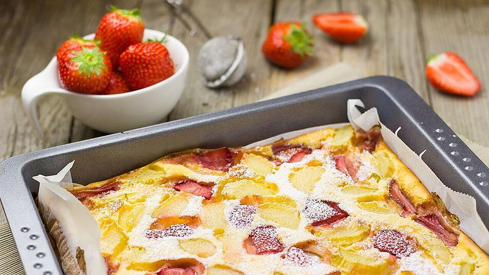 Mit Erdbeeren und/oder Äpfeln schmeckt der Low-Carb-Quarkauflauf besonders lecker.