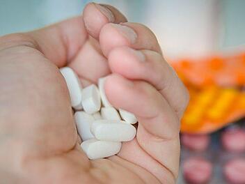 Eine Studie hat festgestellt, dass das Schmerzmittel Ibuprofen  die Hormonproduktion bei Männern verändert. Dadurch könnte es zur Unfruchtbarkeit kommen. Symbolbild: pixabay.com
