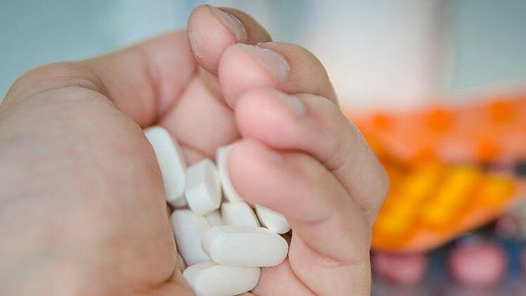 Eine Studie hat festgestellt, dass das Schmerzmittel Ibuprofen  die Hormonproduktion bei Männern verändert. Dadurch könnte es zur Unfruchtbarkeit kommen. Symbolbild: pixabay.com