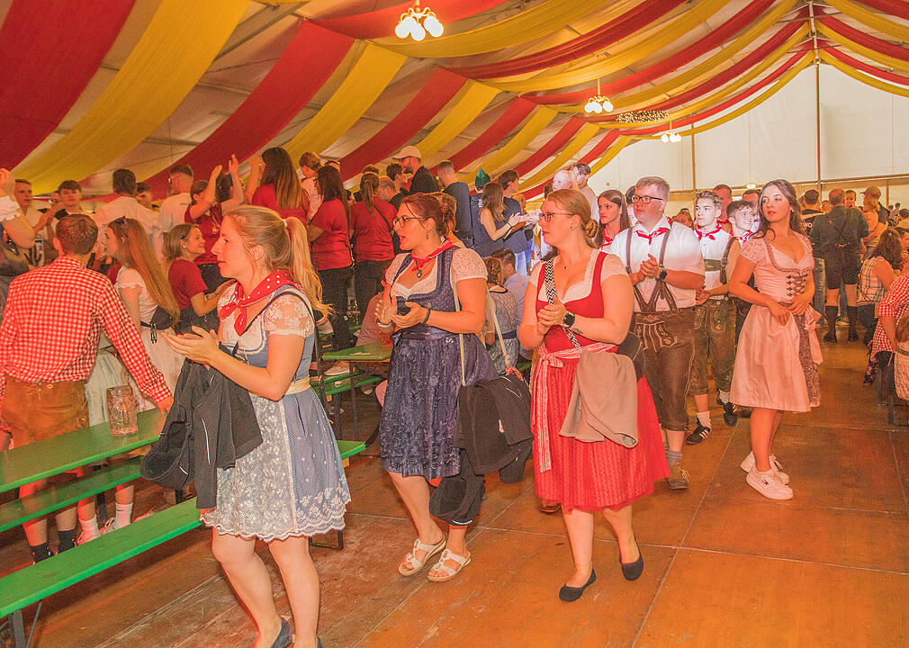 Am Samstagabend spielte die Band "Klostergold".