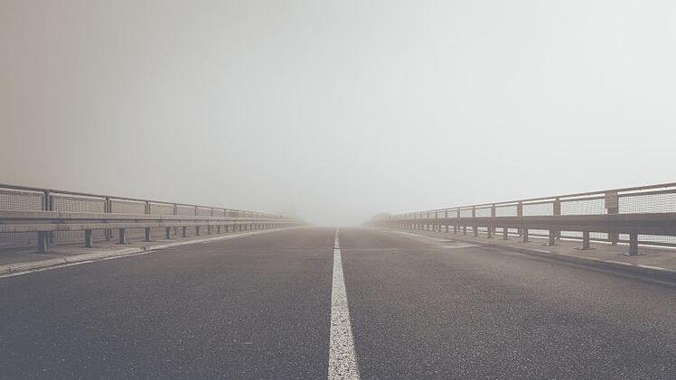Von einer Autobahn-Brücke in den Abruzzen soll ein Mann seine Tochter in den Tod gestoßen haben. Symbolfoto: pixabay