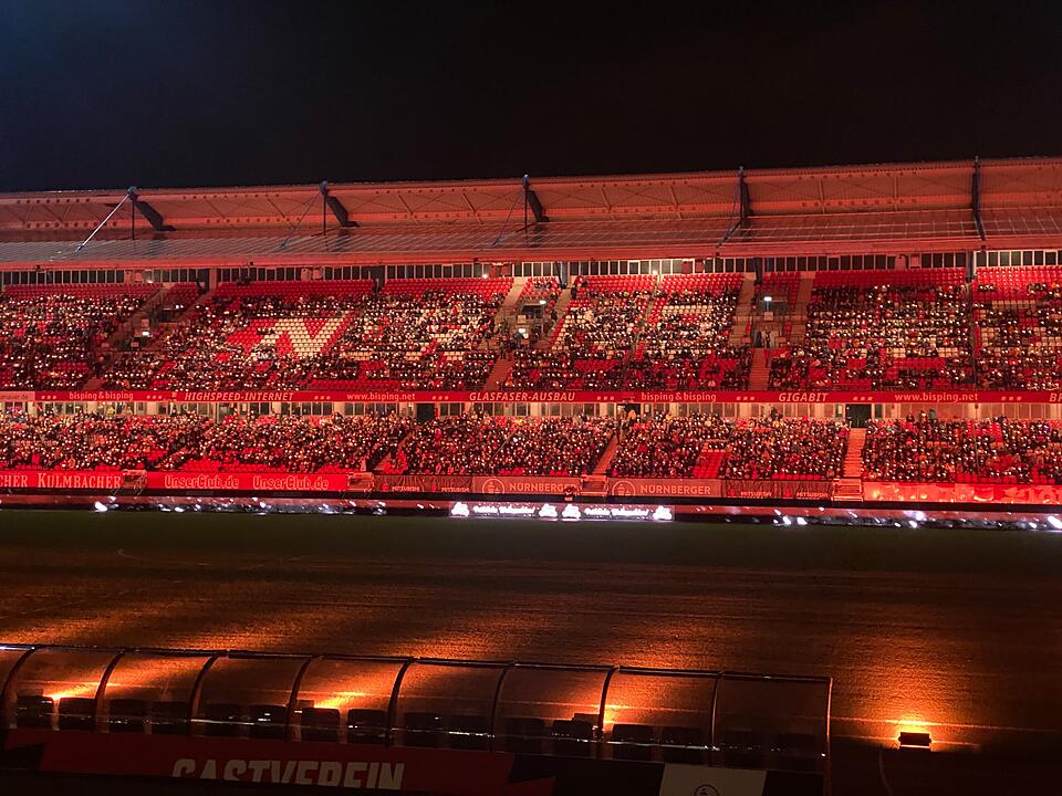 Endlich wieder: Impressionen vom Große Nürnberger Adventssingen 2022 im Max-Morlock-Stadion
