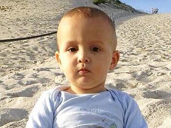 Damit der zweijährige Emil aus Bayreuth spielen und in den Kindergarten gehen, mit anderen Worten: Damit Emil leben kann, ist er auf eine Stammzellspende angewiesen. Foto: privat