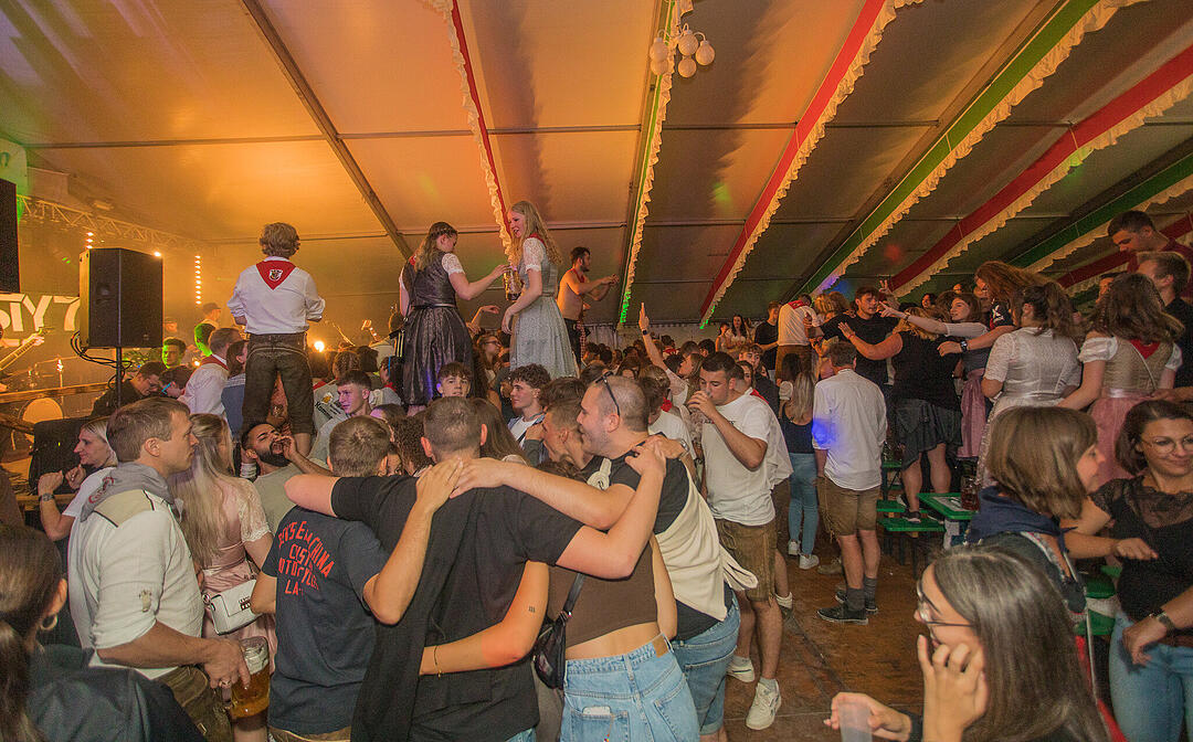 Die Cover- und Partyband "Tasty 7" spielten am Samstag.